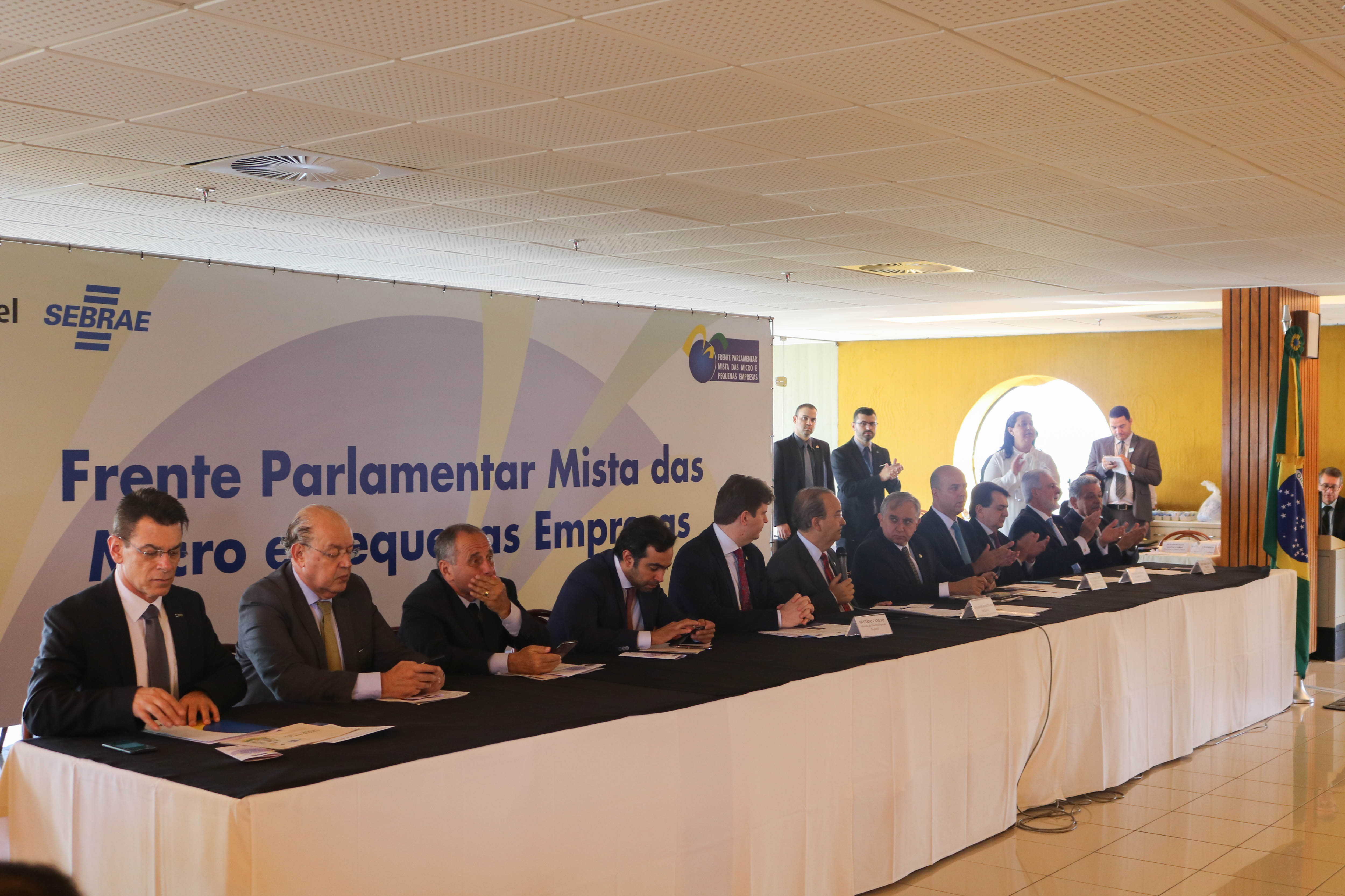 Frente Parlamentar da Micro e Pequena Empresa toma posse em Brasília
