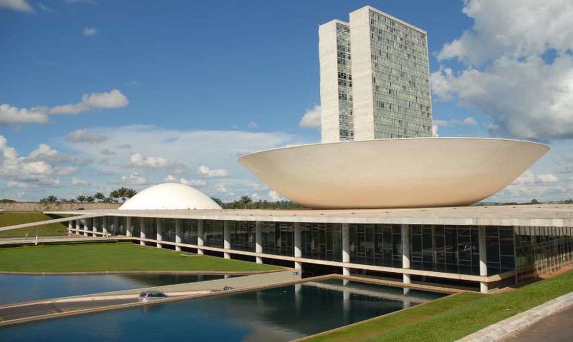 MP 936 é aprovada pelo Senado e serve de alento para o setor de comércio e serviços